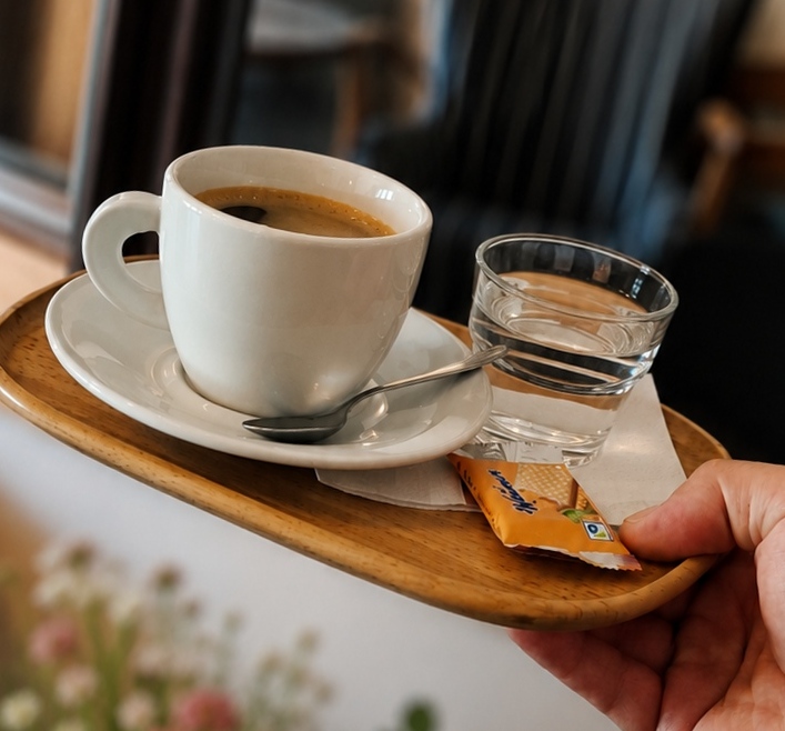 Latte art v šálku